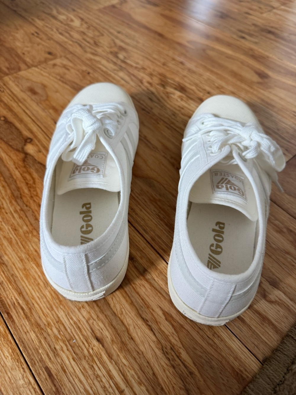 Gola Women's Off-White Canvas Low-Top Sneakers with Gold Logo - Picture 4 of 5
